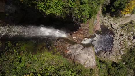 Toma-Aérea-De-La-Desembocadura-De-La-Cascada-Conocida-Como-Cascada-Del-Vino,-Ubicada-En-El-Estado-Lara