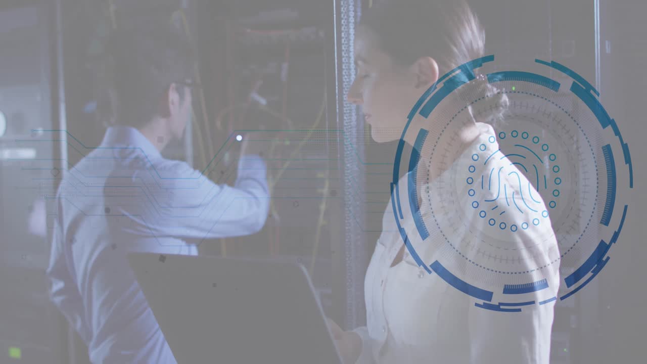 서버  ⁇ 에서 일하는 다양한 남녀 엔지니어들을 상대로 하는 지문 스캐너의 애니메이션