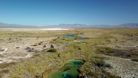 Luftdrohnenaufnahme-Des-Blauen-Pools-In-Cuatrocienegas