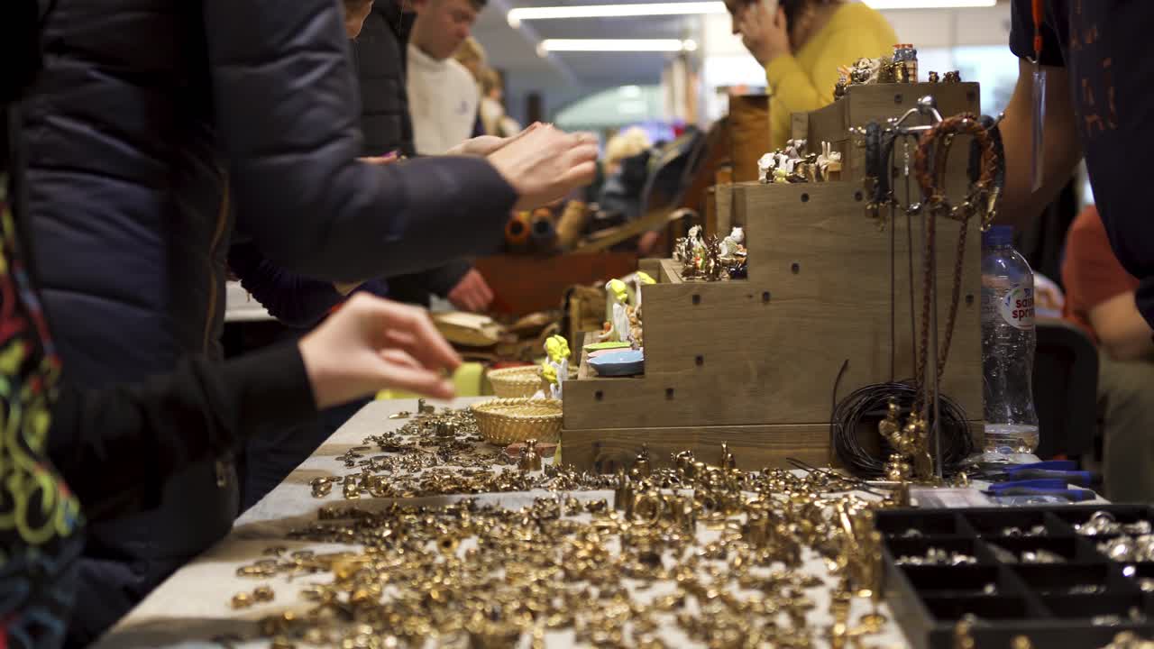 보석 시장 쇼핑 경험