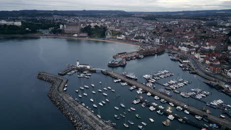 retirada estableciendo drone disparado sobre el puerto de scarborough
