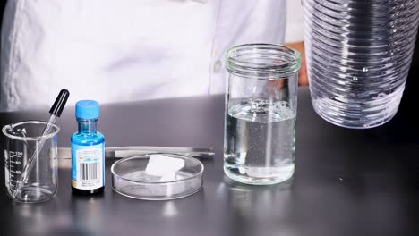 experimento para demostrar la reacción química y la evaporación