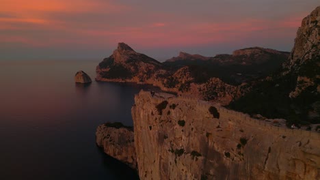 Insel-Es-Colomer,-Cap-Formentor,-Mallorca,-Spanien-Bei-Sonnenuntergang-Zur-Goldenen-Stunde