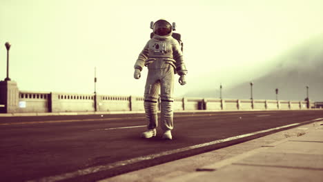 astronauta en traje espacial en el puente de la carretera