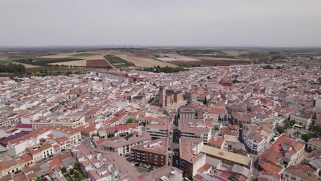 panorámica aérea: paisaje urbano de montijo con st