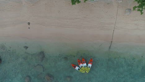 Kayaks-on-the-Beach