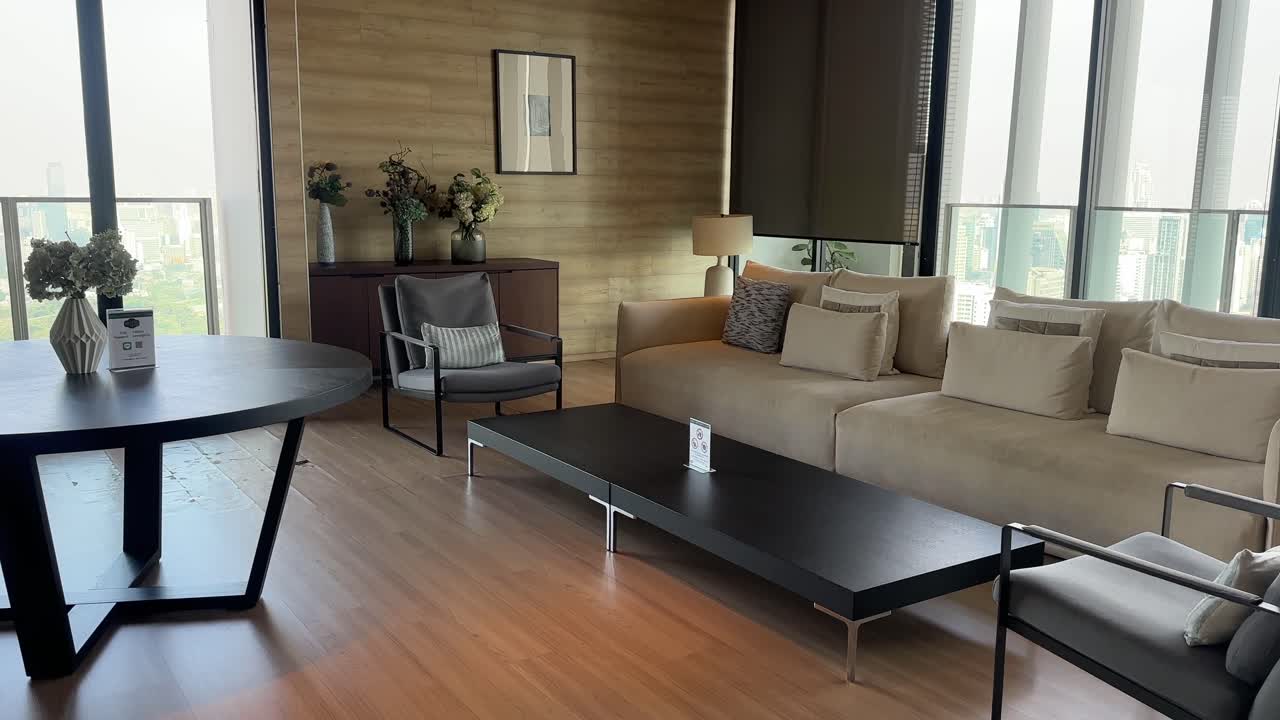 Apartamento moderno minimalista de luxo, espaço de coworking, edifício de apartamentos em Bangkok, Tailândia, nômade digital