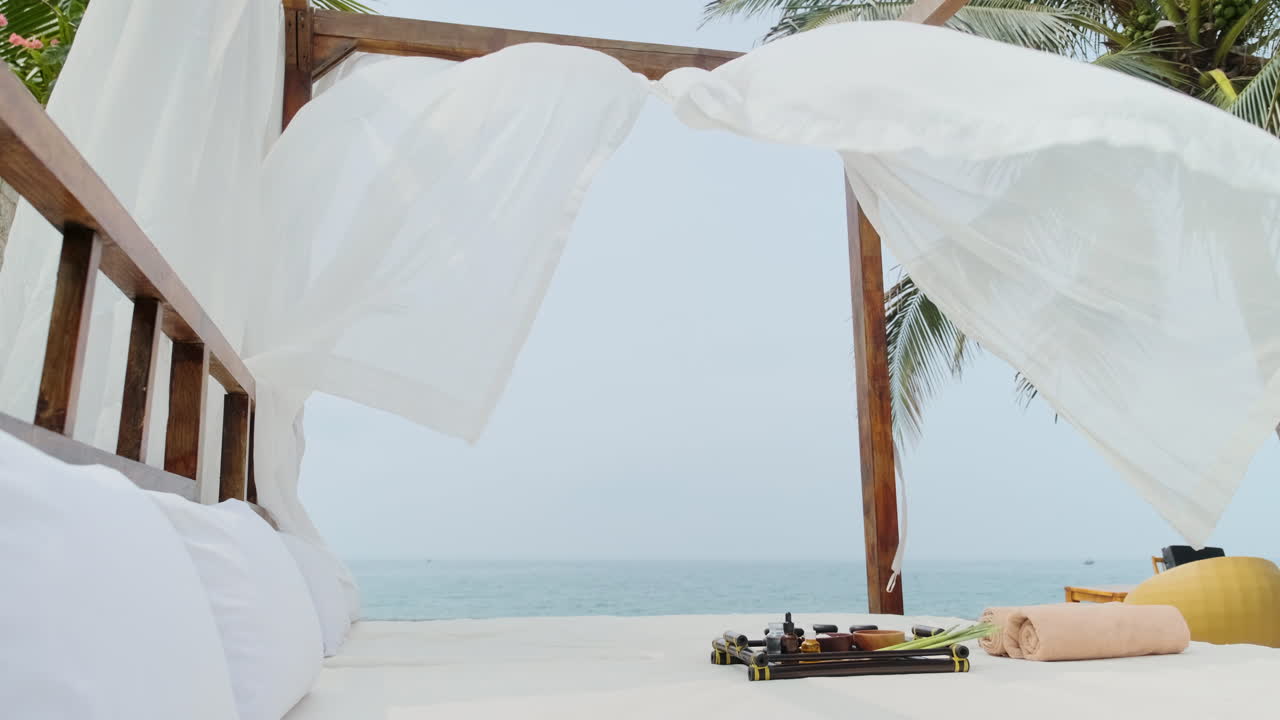 해변 침대 위 의 마사지 제품