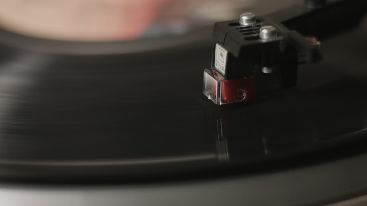 빈티지 레코드 플레이어 에 있는 스타일러스 의 클로즈업