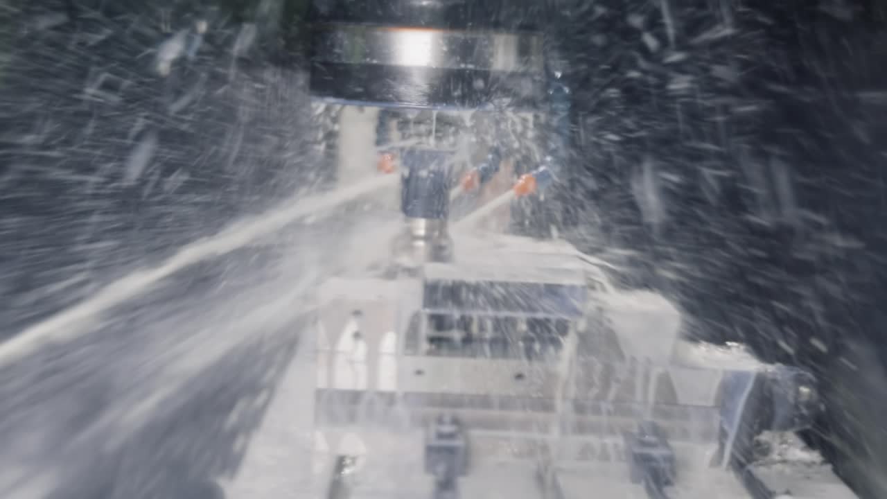 금속 가공 cnc 밀링 기계. 금속 절단 현대 가공 기술.