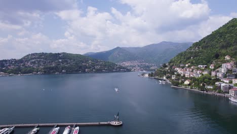 Pintoresco-Lugar-Turístico-Del-Lago-De-Como-En-Las-Montañas-De-Italia,-Antena