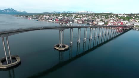 Puente-De-La-Ciudad-De-Tromso,-Imágenes-Aéreas-De-Noruega.