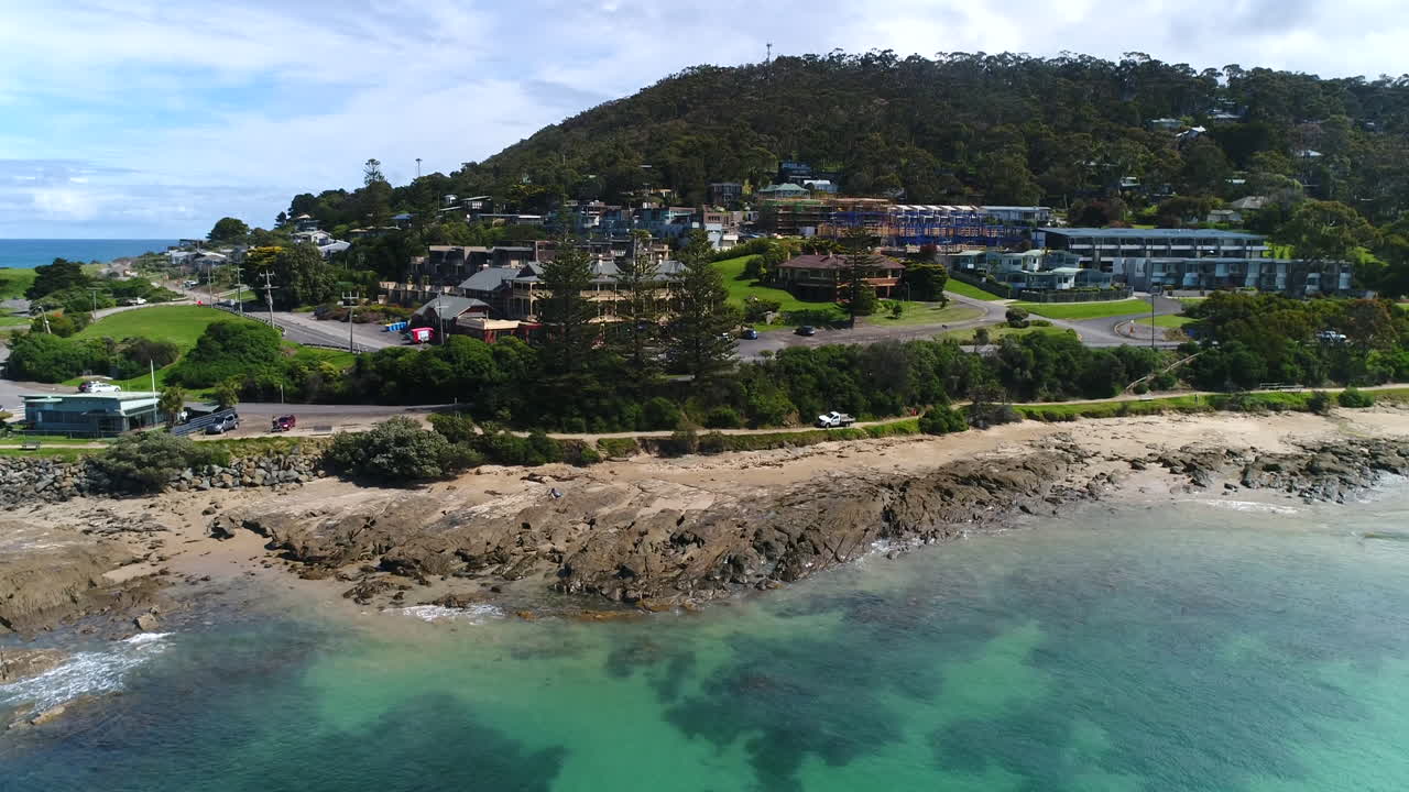 foto de drone de la playa de lorne