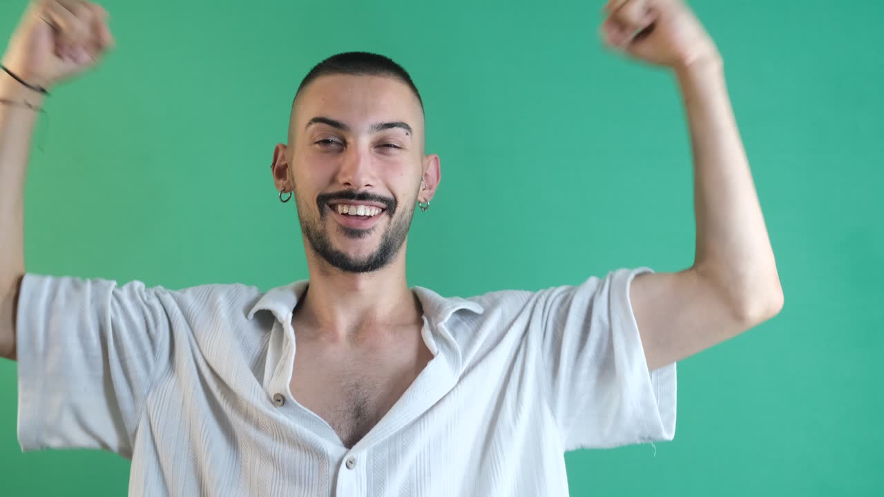 hombre ganó la cara.