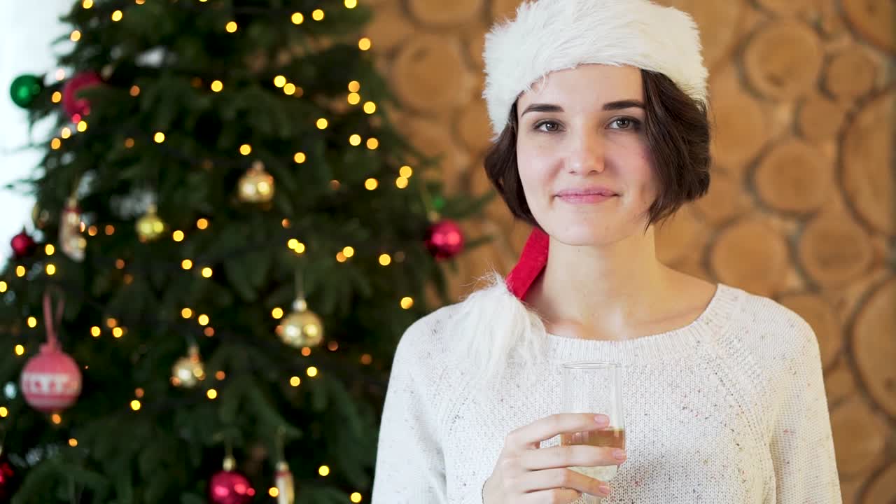 페인 으로 크리스마스 를 축하 하는 여자