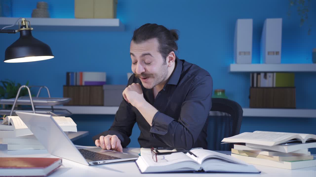 사업가, 경제학자, 고령자 기 ⁇ 하고, 좋은 소식을 받고 있습니다.