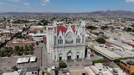 toma aérea del templo expiatorio de la catedral de león