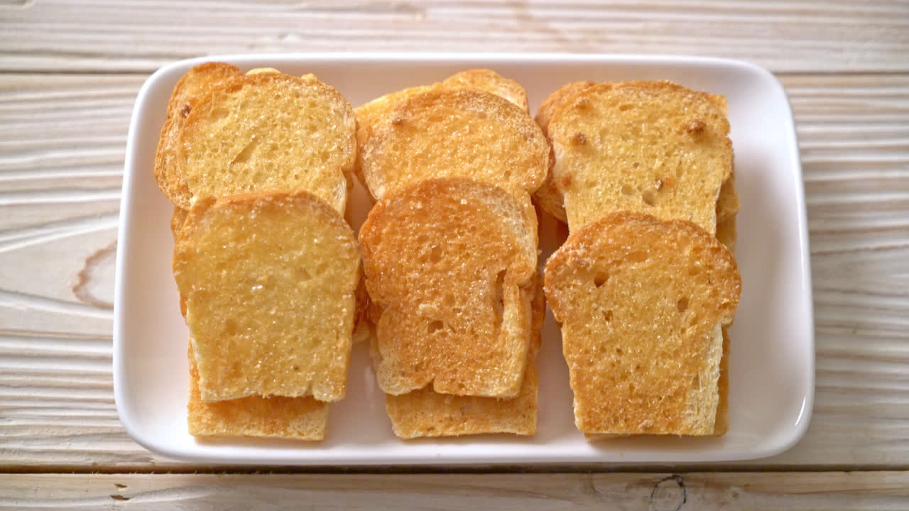 버터 와 설탕 을 넣은 은