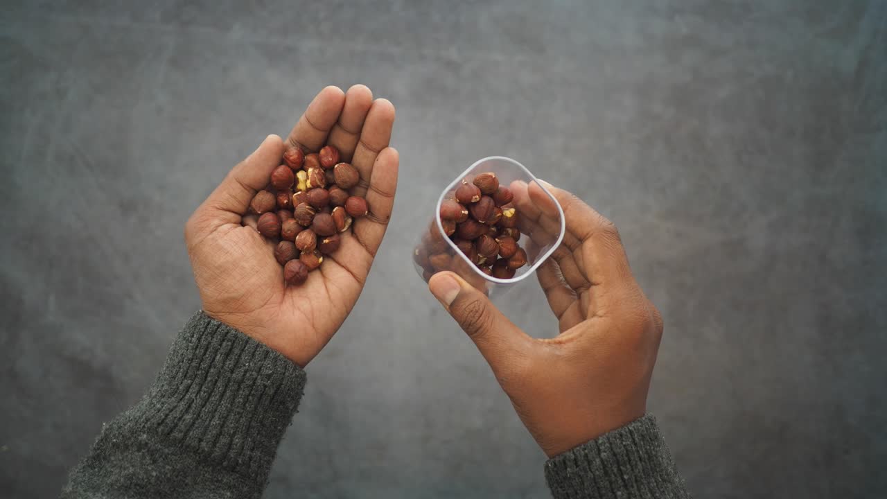 Hazelnuts in Hand
