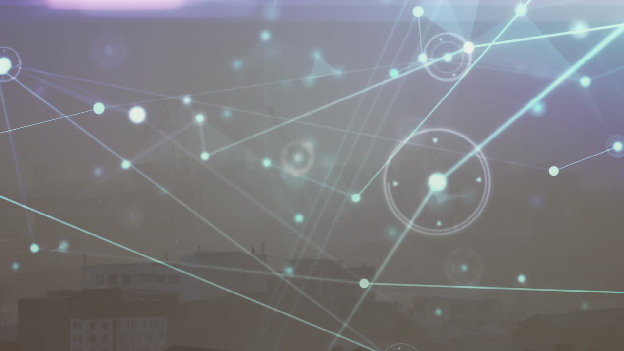 animación de la red de conexiones y senderos de luz azul brillante contra la vista aérea del paisaje urbano.