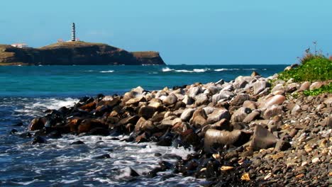 南美洲阿布罗洛斯群岛 (abrolhos archipelago) 的灯塔在后面