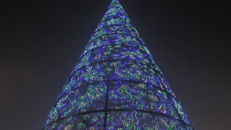 Christmas-tree-and-decorations-in-Puerta-del-Sol,-Madrid-by-night