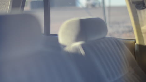 tiro de enfoque del interior del coche clásico