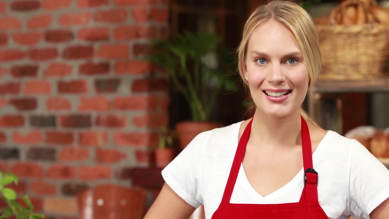 미소 짓는 웨이트리스,  ⁇ 아 신호