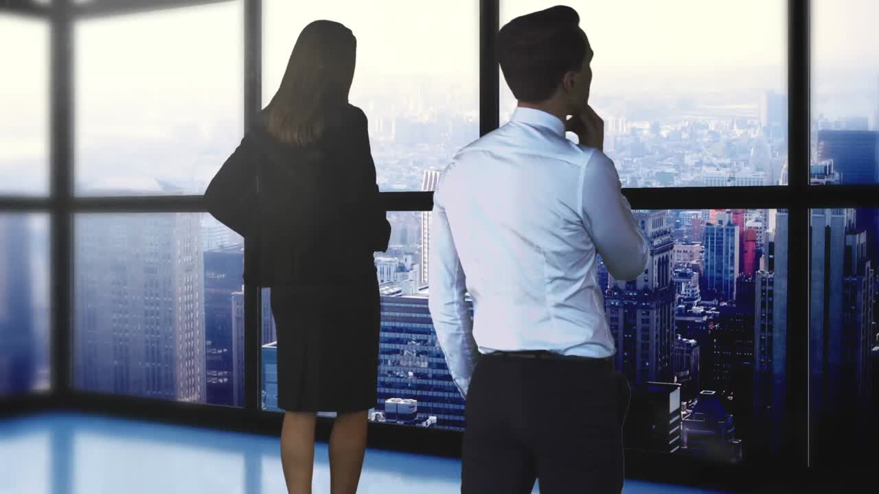 vista trasera de la gente de negocios está mirando hacia otro lado