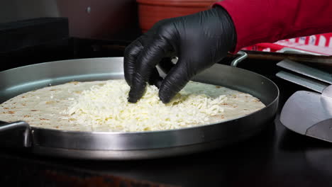 queso derretido en una tortilla de harina grande - serie de camiones de comida