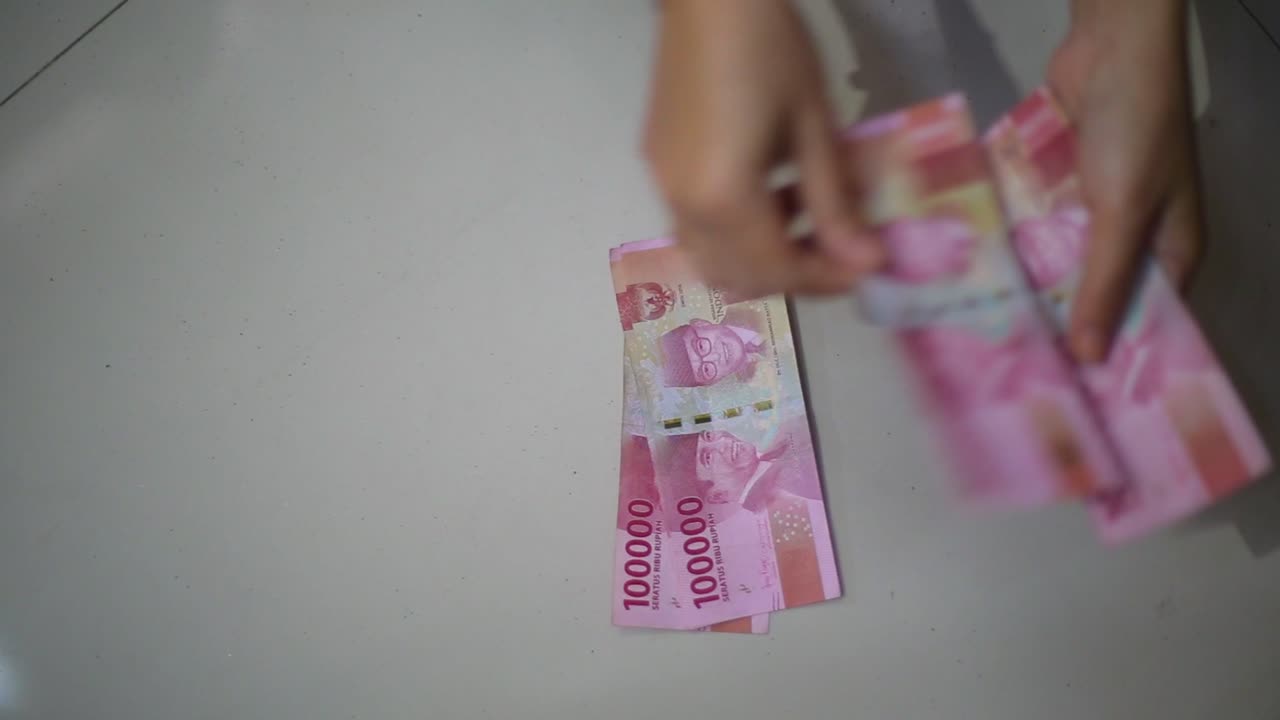 Bargeld auf einem Haufen als Finanzhintergrund