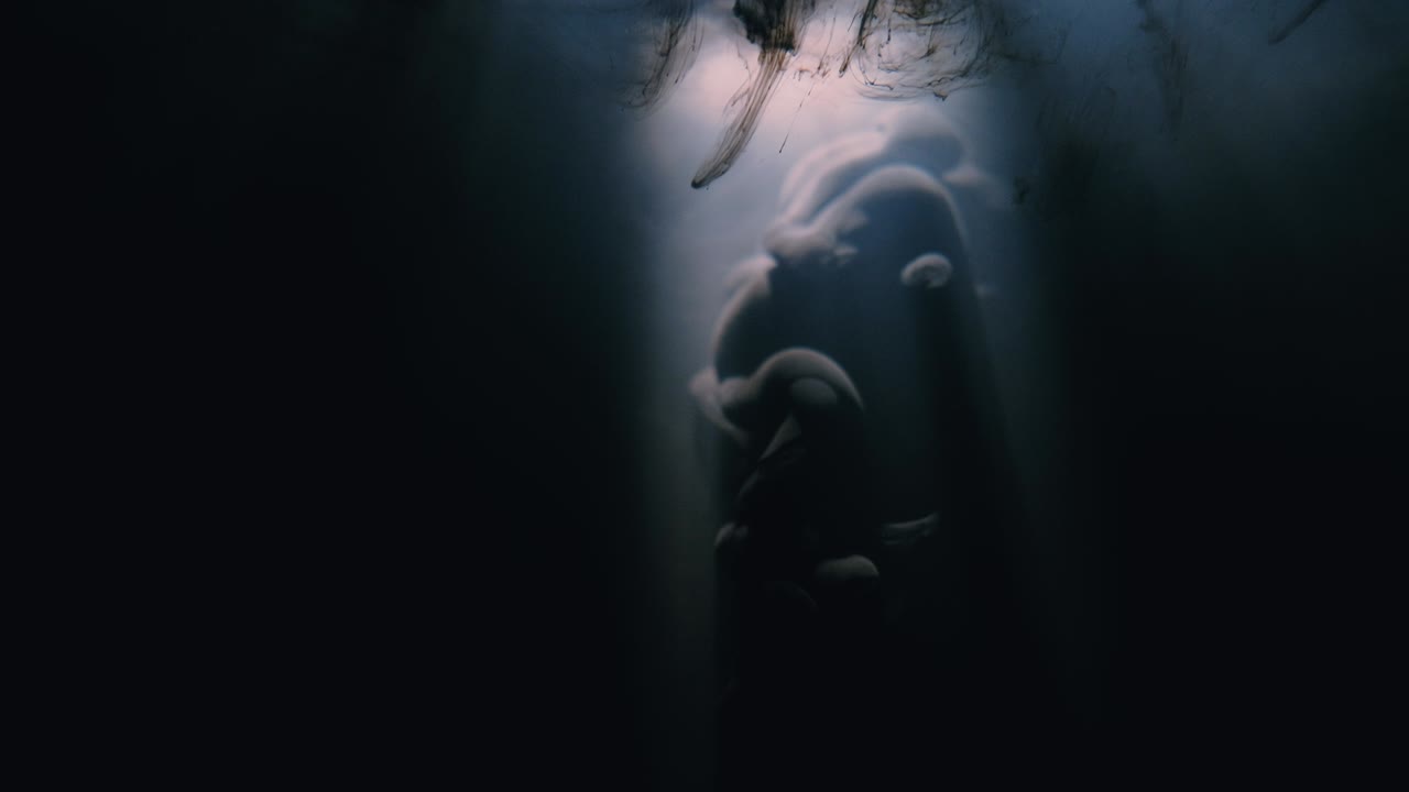 abstracto nube oscura movimiento mezcla de fluido de tinta