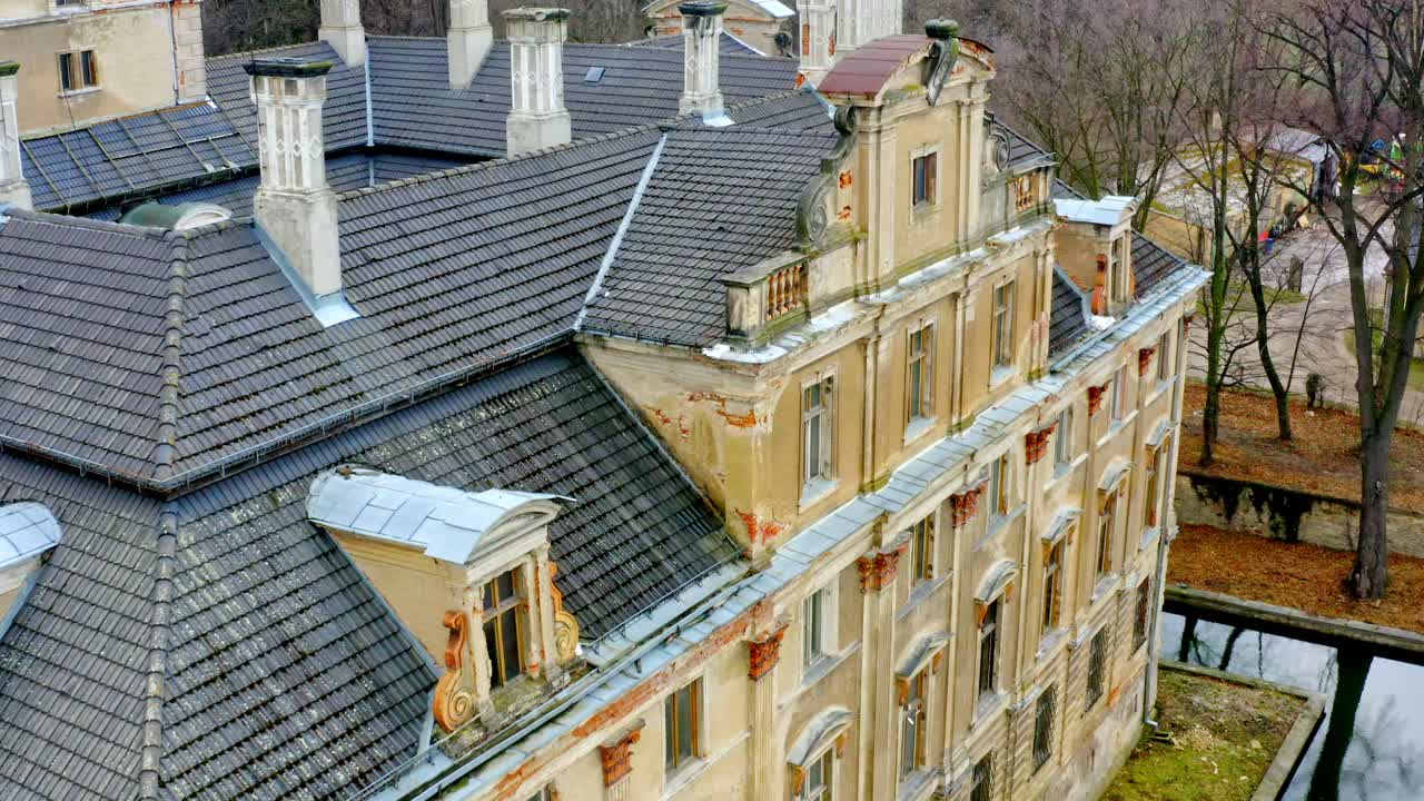 el antiguo castillo de walbrzych, polonia