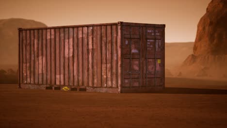 contenedor de envío abandonado en el desierto