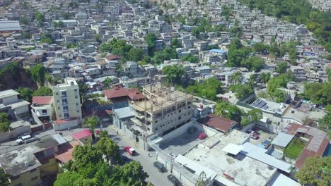 increíble antena sobre las favelas de tugurios y barrios de chabolas en el distrito de cite soleil de puerto príncipe, haití 1
