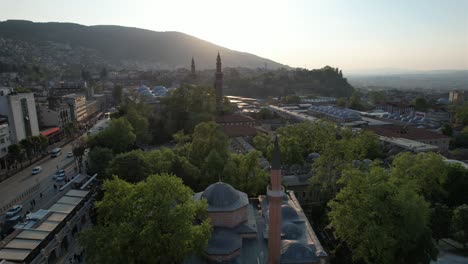 Gran-Mezquita-De-Bursa-En-La-Ciudad