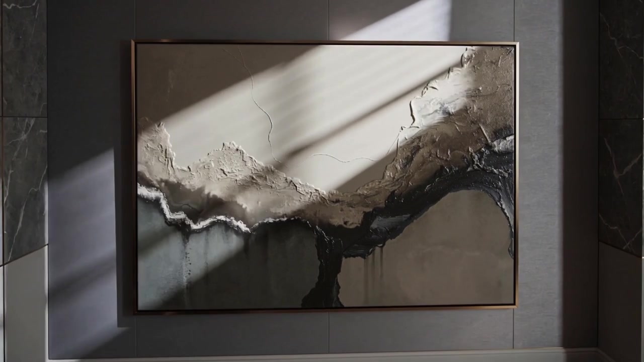 Sluneční světlo se mění, kamera se přibližuje k abstraktnímu obrazu v galerii, žaluzie odhalují texturu.