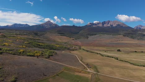 High-Alpine-Colorado-Terrenos-Agrícolas-Abiertos-Rocosos-A-Principios-De-Otoño