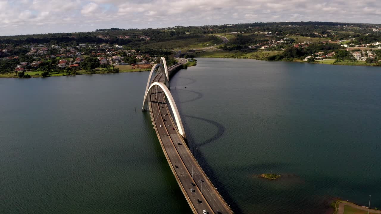 브라질 브라질리아에 있는 유스리노 쿠비체크 다리의 공중 사진