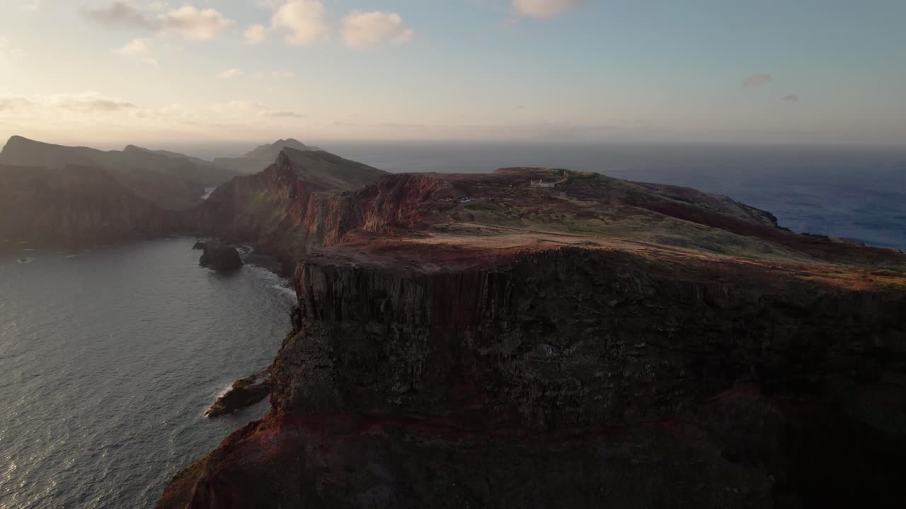 Mattina a Madeira, ripresa aerea con drone, Isola, Portogallo