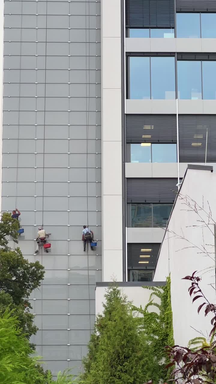 limpieza de la fachada del edificio