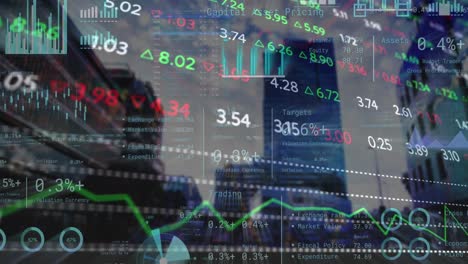 animación del procesamiento de datos financieros sobre el paisaje urbano