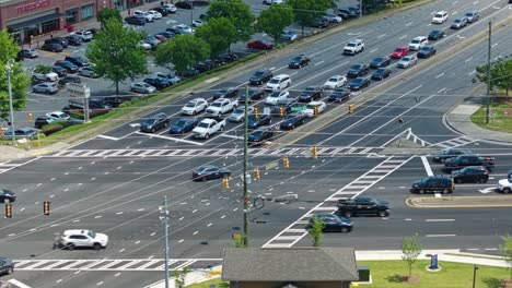 Traffic-Jam-with-many-cars-on-large-american-Junction-with-parking-cars-at-shopping-center-in-backdrop