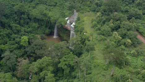 sitio turístico de las cascadas de boti en ghana, áfrica