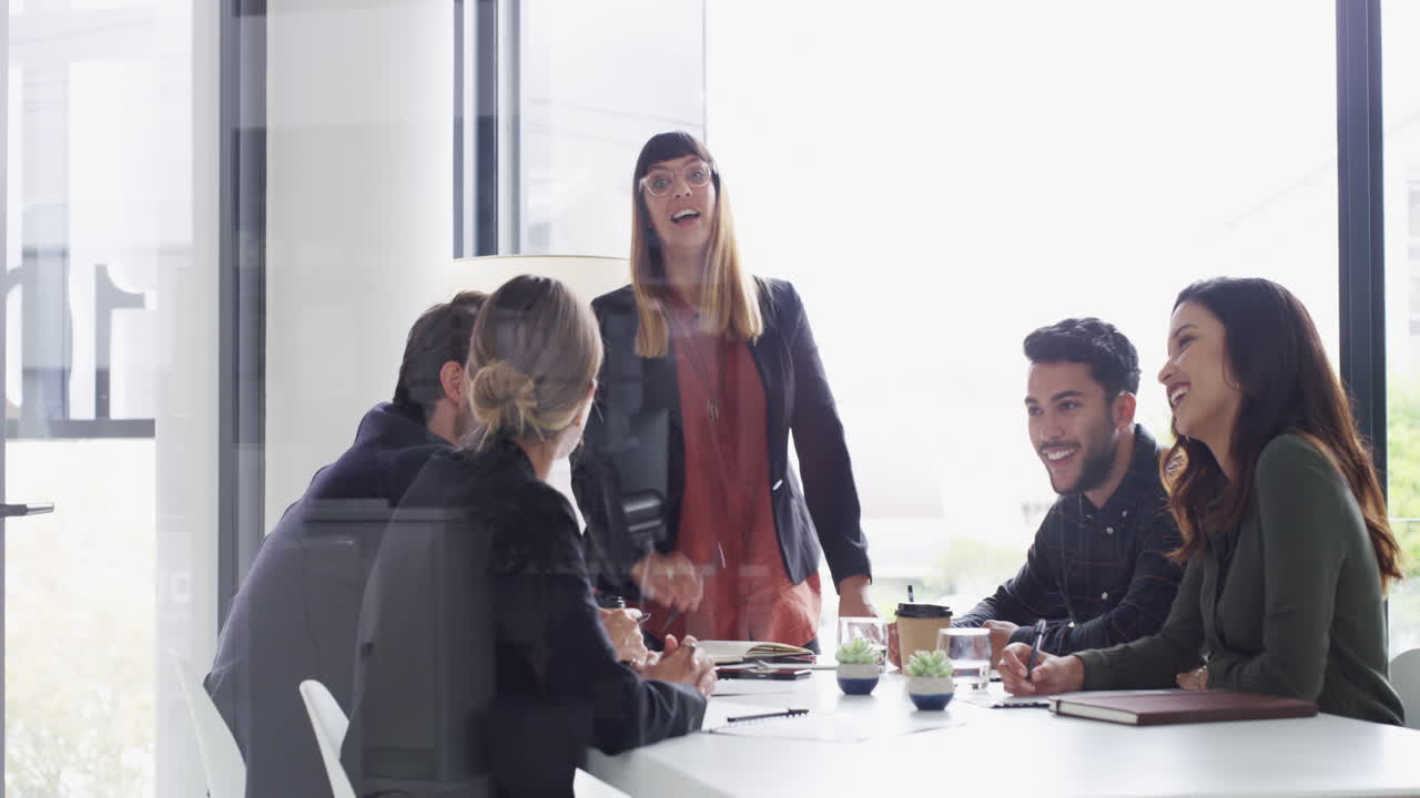 adoptar medidas proactivas para el progreso de los negocios