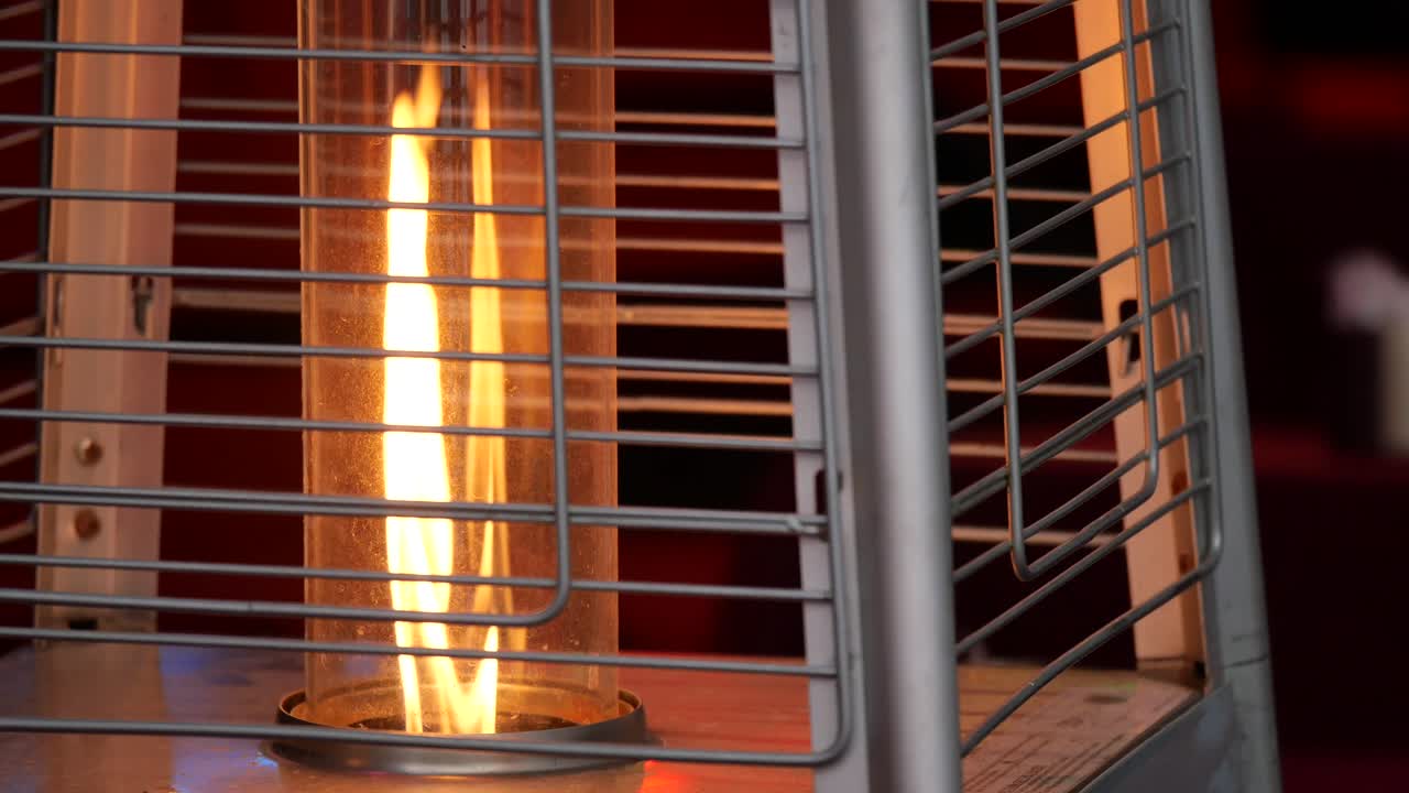 calentador de patio de gas al aire libre con llama