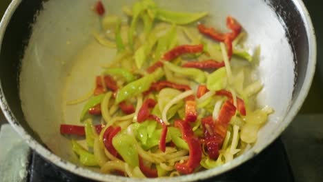 cook fries green and red pepper in a pan