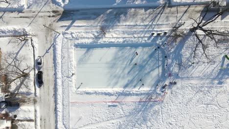 Patinadores-Sobre-Hielo-Inactivos-En-Partridge-Park-St-Catharines-Ontario-Antena