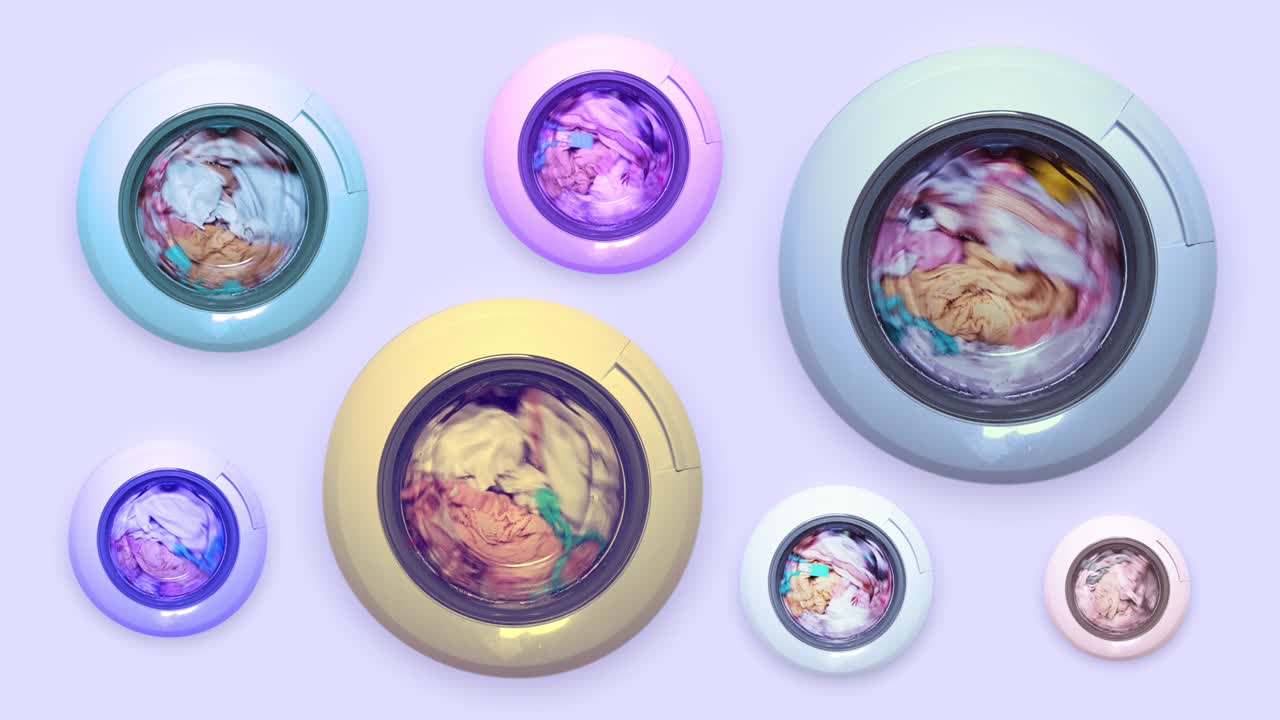 색 세탁기가 옷을 세탁합니다.