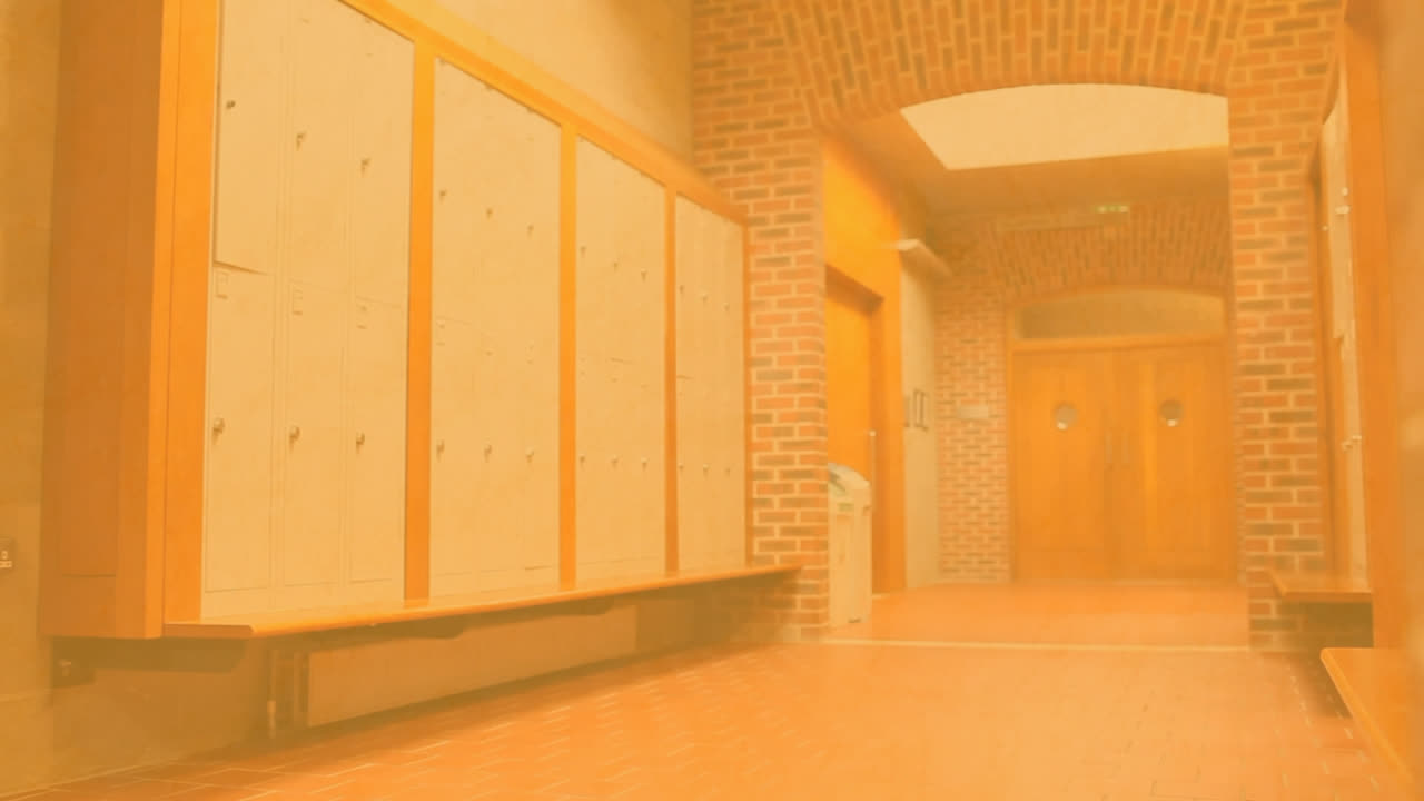 zap texto en burbuja de habla contra el pasillo vacío de la escuela